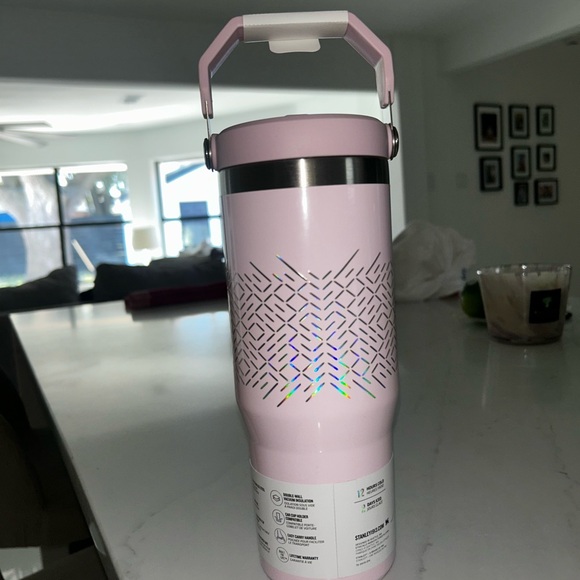 Stanley Pink Flip Straw Tumbler 30 oz - Picture 2 of 2